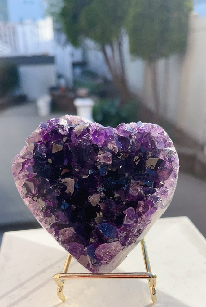 Heart-shaped amethyst rough stone 💕